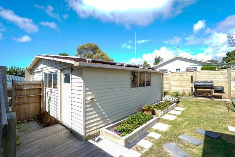 Photo of property in 3 Thorburn Avenue, Red Beach, 0932