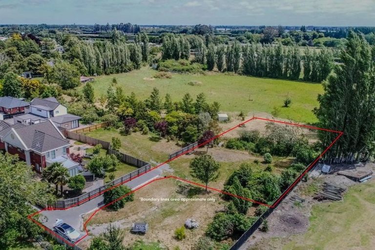 Photo of property in 384 Sawyers Arms Road, Harewood, Christchurch, 8051