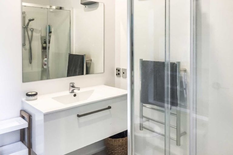 Photo of property in 16 Glendevere Terrace, Redcliffs, Christchurch, 8081