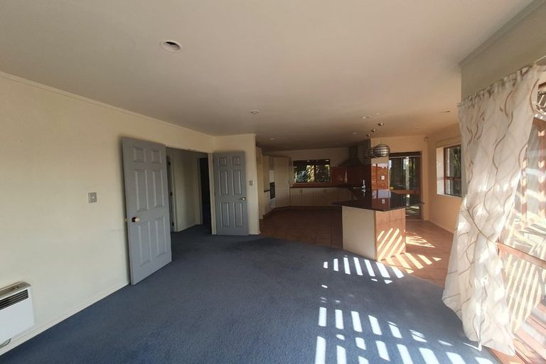 Photo of property in 45 Tenbless Court, Unsworth Heights, Auckland, 0632