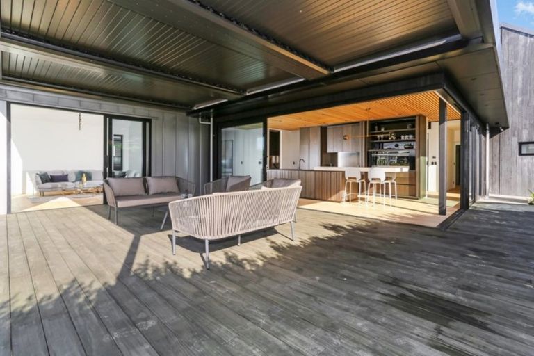 Photo of property in 8 Edgewater Drive, Karaka, Papakura, 2113