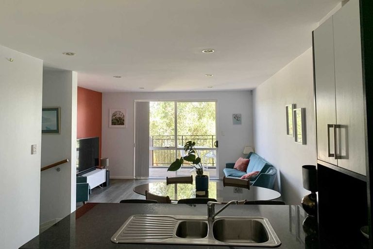 Photo of property in 10/6 Islington Avenue, New Lynn, Auckland, 0600