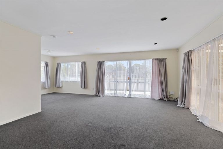 Photo of property in 27 Woodglen Road, Glen Eden, Auckland, 0602