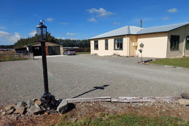 Photo of property in 19 Mount John Road, Waimate, 7977