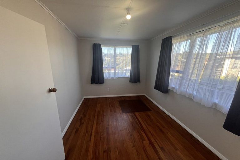 Photo of property in 3 Beauzami Crescent, Ascot Park, Porirua, 5024