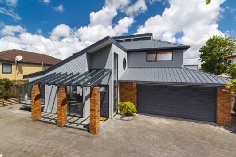 Photo of property in 6 Glucina Avenue, West Harbour, Auckland, 0618