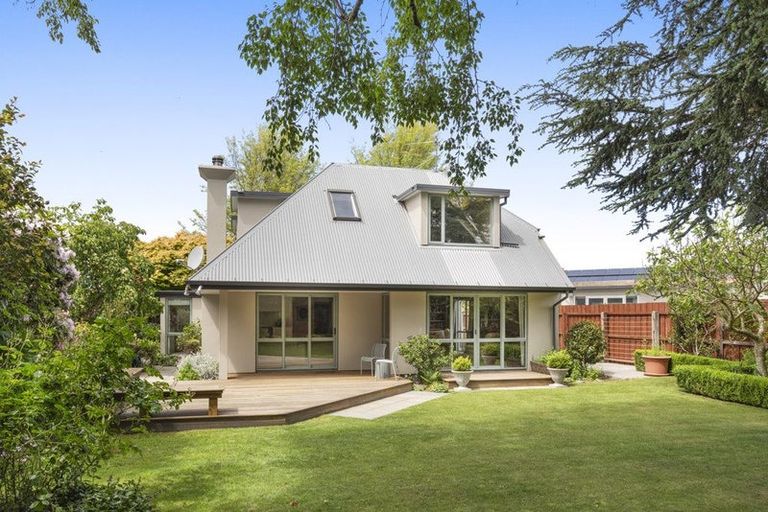 Photo of property in 23 Glenharrow Avenue, Avonhead, Christchurch, 8042