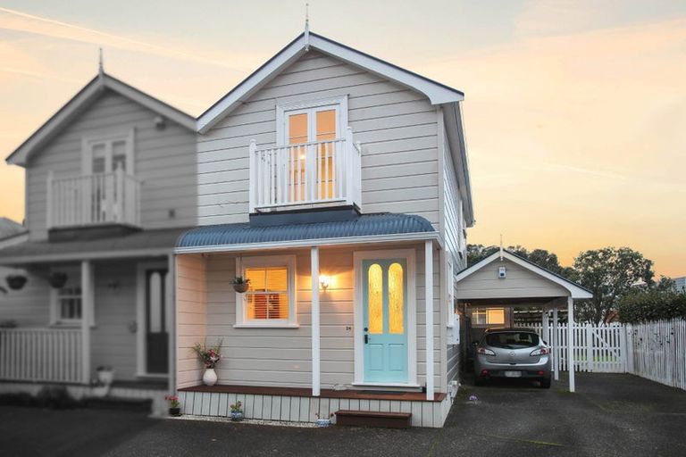 Photo of property in 1/14 Beach Road, Northcote Point, Auckland, 0627