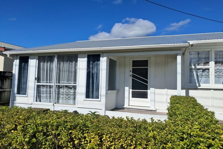 Photo of property in 32 Pendarves Street, New Plymouth, 4310