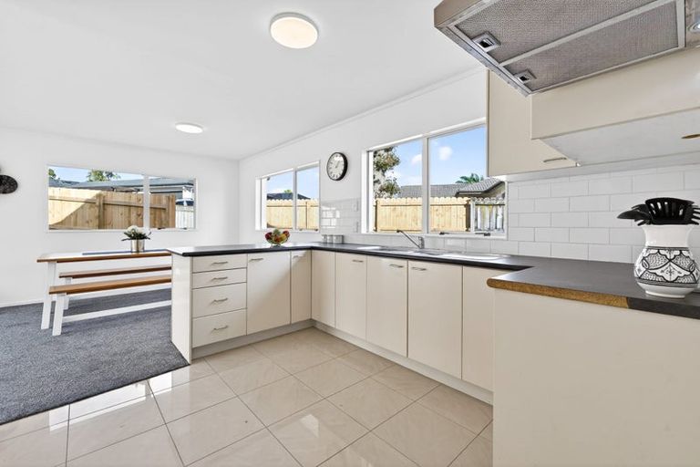 Photo of property in 10 Wairua Place, Pukekohe, 2120