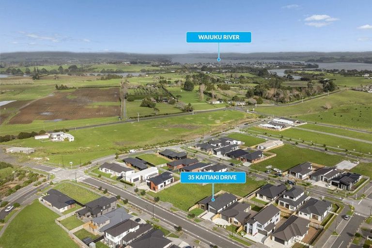 Photo of property in 35 Kaitiaki Drive, Clarks Beach, 2122