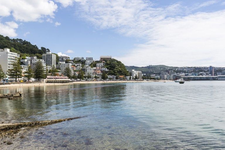 Photo of property in 186 Oriental Parade, Oriental Bay, Wellington, 6011