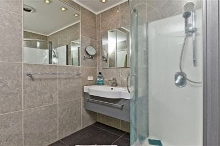 Photo of property in 4 Rhinevale Close, Henderson, Auckland, 0612