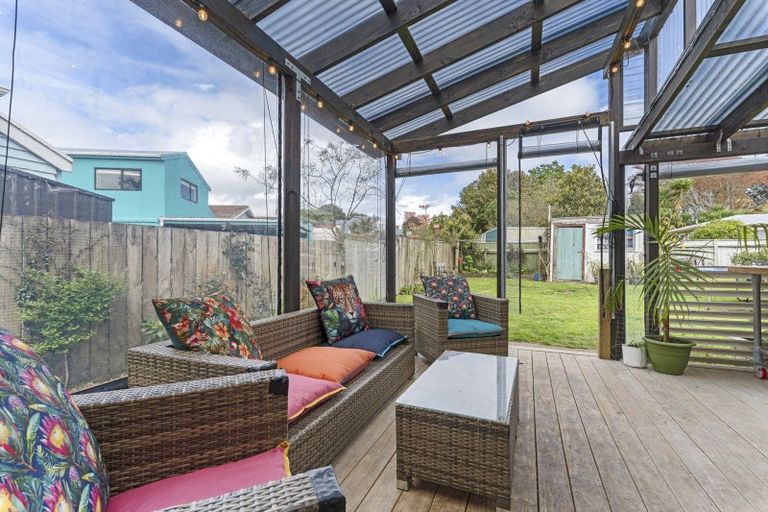 Photo of property in 5 Huatoki Street, Vogeltown, New Plymouth, 4310