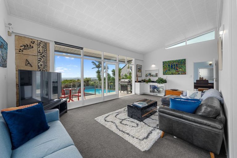 Photo of property in 4 Range Road, Swanson, Auckland, 0816
