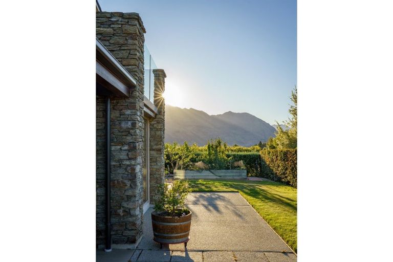 Photo of property in 86 Kings Drive, Wanaka, 9305