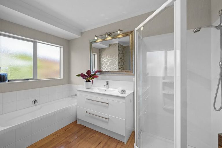 Photo of property in 63 Mcgiven Drive, Ridgewood, New Plymouth, 4371