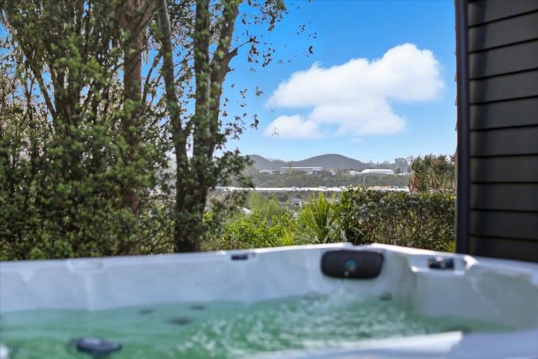 Photo of property in 21c Bradley Avenue, Pyes Pa, Tauranga, 3112