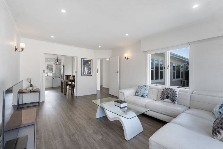 Photo of property in 8 Becroft Drive, Forrest Hill, Auckland, 0620