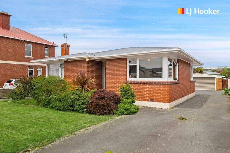 Photo of property in 73 Macandrew Road, South Dunedin, Dunedin, 9012
