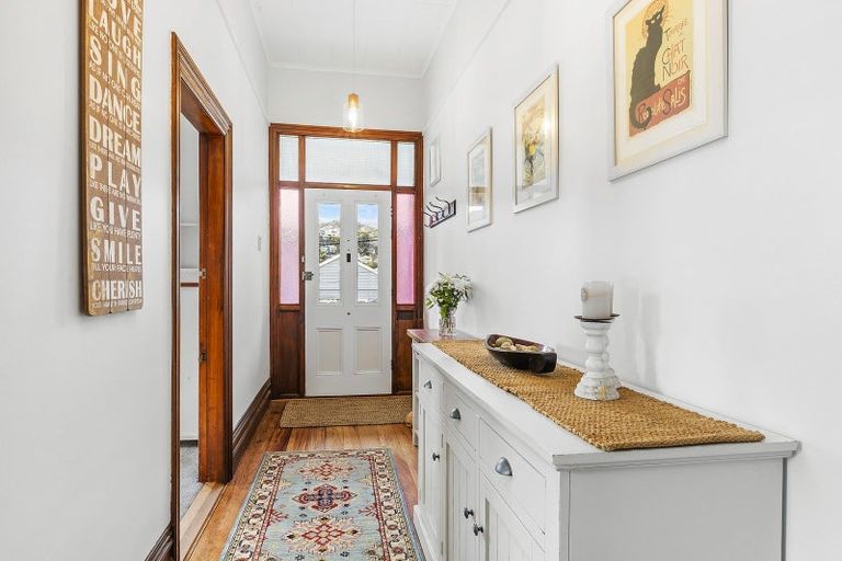 Photo of property in 66 Eden Street, Island Bay, Wellington, 6023