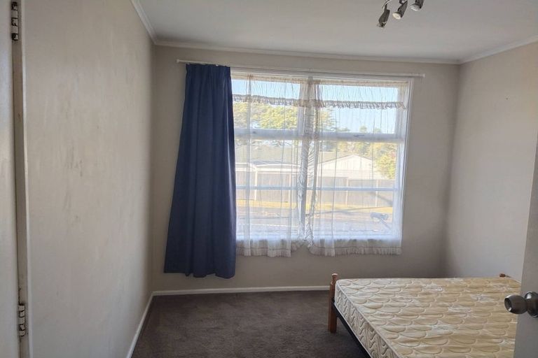 Photo of property in 79 Tirimoana Road, Te Atatu South, Auckland, 0602