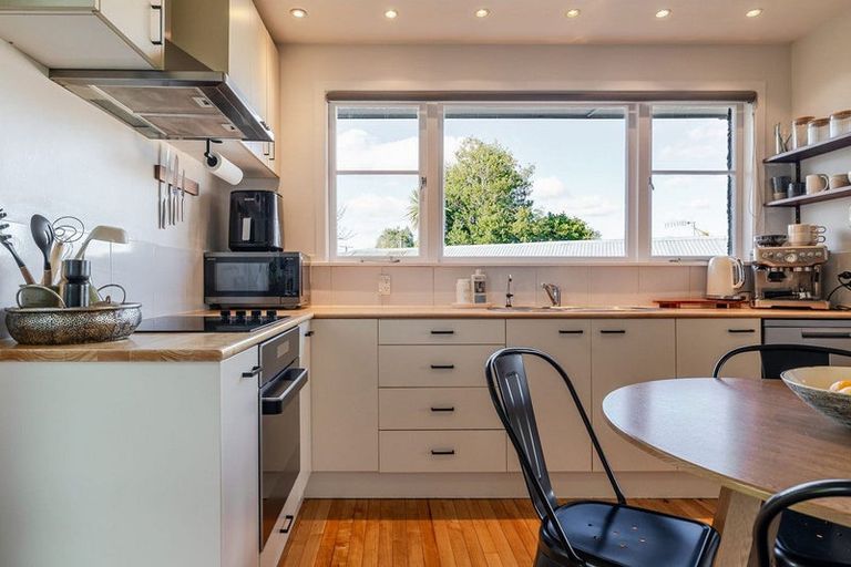 Photo of property in 8 Stoke Place, Awapuni, Palmerston North, 4412