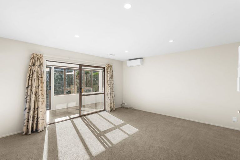 Photo of property in 26 Broadfell Avenue, Avonhead, Christchurch, 8042
