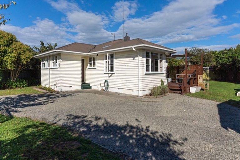 Photo of property in 3 Woburn Place, Takaro, Palmerston North, 4412