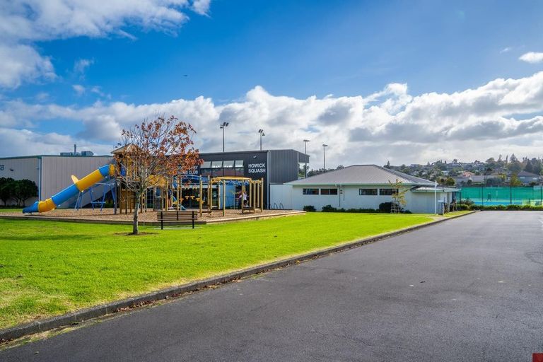 Photo of property in 1/27 Tumbridge Place, Somerville, Auckland, 2014