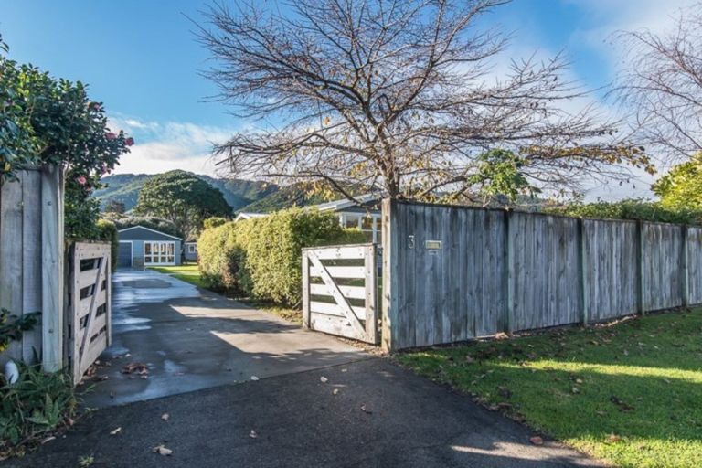Photo of property in 3 Koromiko Road, Waikanae, 5036