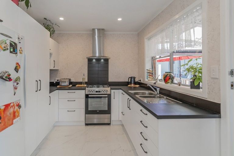 Photo of property in 1 Kawakawa Road, Whitianga, 3510