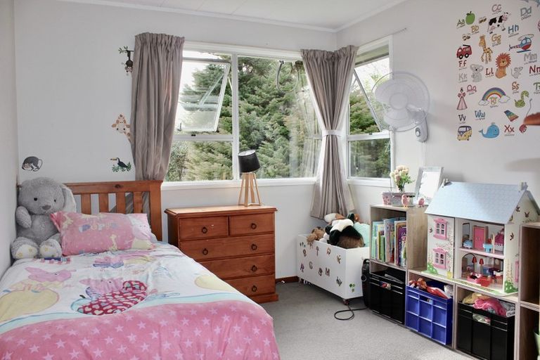 Photo of property in 58 Taipari Road, Te Atatu Peninsula, Auckland, 0610