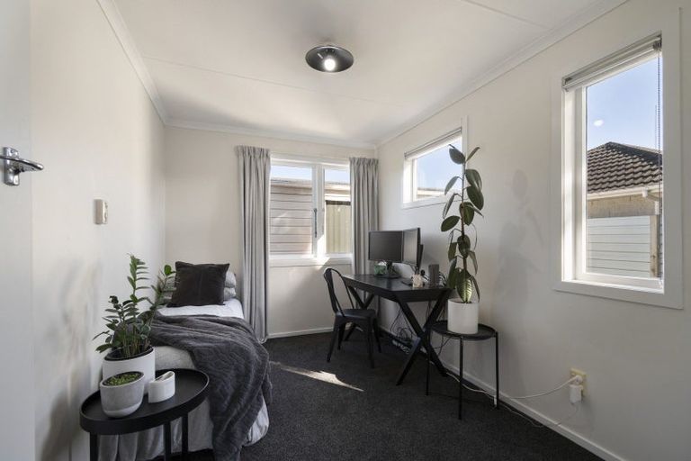 Photo of property in 33 Featherston Street, Takaro, Palmerston North, 4412