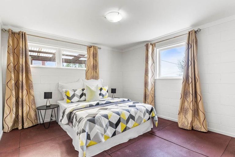 Photo of property in 9 Merchant Avenue, Te Atatu South, Auckland, 0610