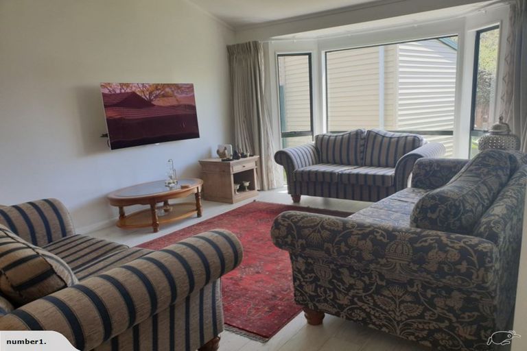 Photo of property in 16 Meynell Court, Glen Eden, Auckland, 0602