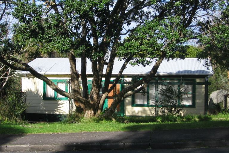 Photo of property in 5 Donovan Avenue, Massey, Auckland, 0614