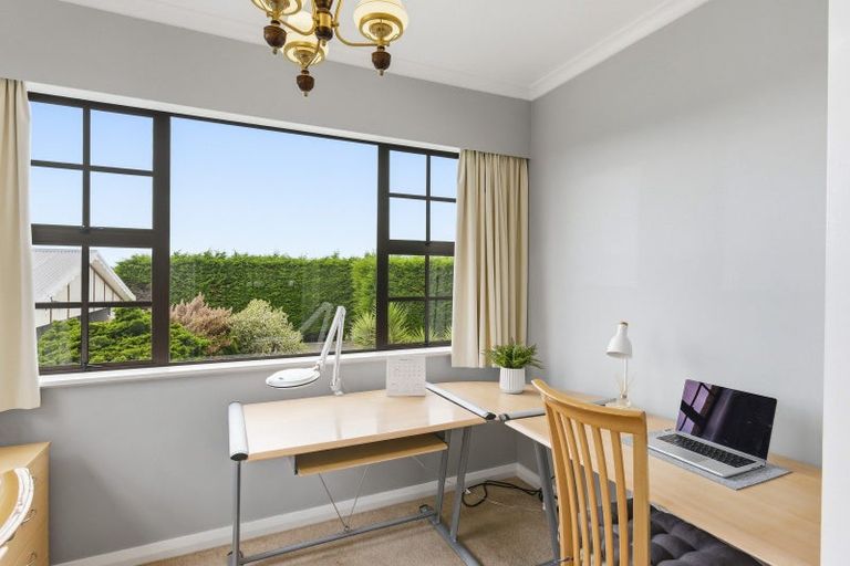Photo of property in 15 Koputaroa Road, Levin, 5575