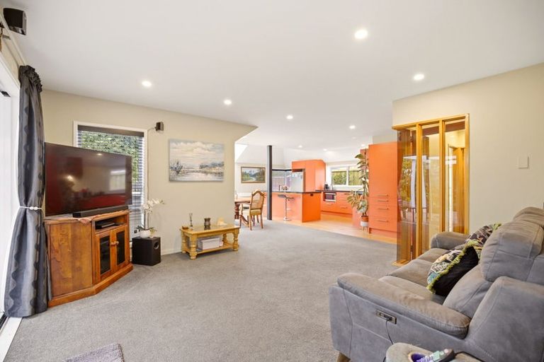 Photo of property in 2/122 Harewood Road, Papanui, Christchurch, 8053