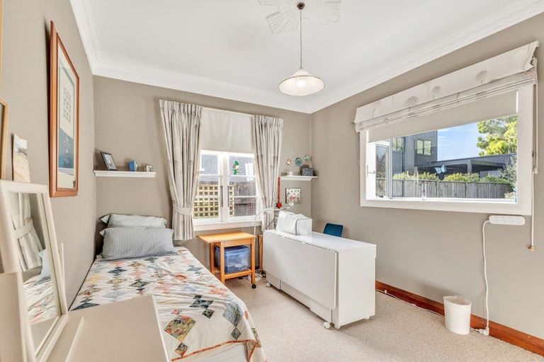 Photo of property in 6 Awatea Terrace, Hokowhitu, Palmerston North, 4410