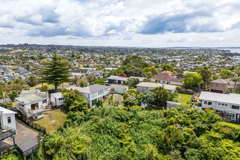 Photo of property in 92 Knights Road, Rothesay Bay, Auckland, 0630