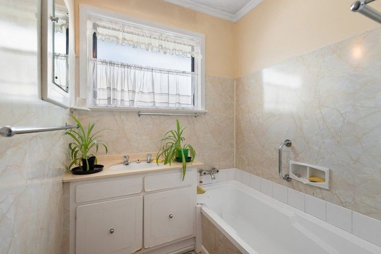 Photo of property in 76 Mackworth Street, Woolston, Christchurch, 8062