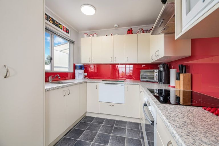 Photo of property in 204 Solar Road, Glen Eden, Auckland, 0602