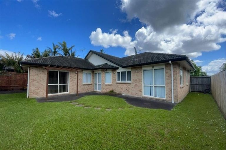 Photo of property in 18 Corrofin Drive, East Tamaki, Auckland, 2013