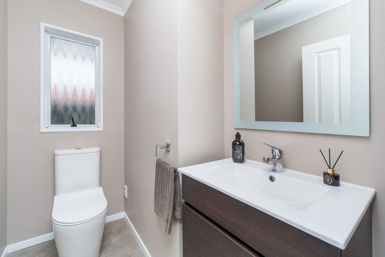 Photo of property in 98 John F Kennedy Drive, Milson, Palmerston North, 4414