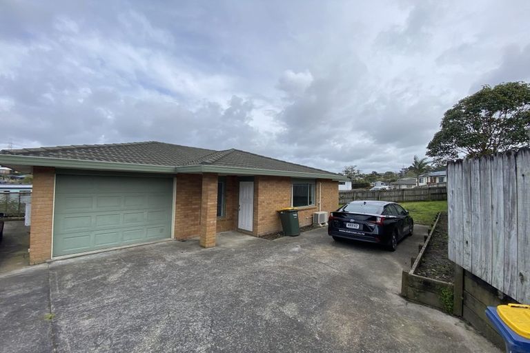 Photo of property in 25 Ginders Drive, Massey, Auckland, 0614