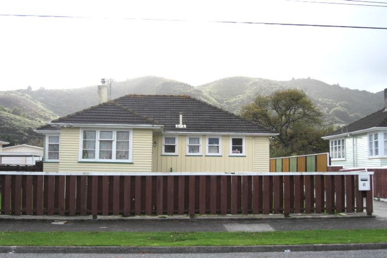 Photo of property in 11 Langford Street, Naenae, Lower Hutt, 5011