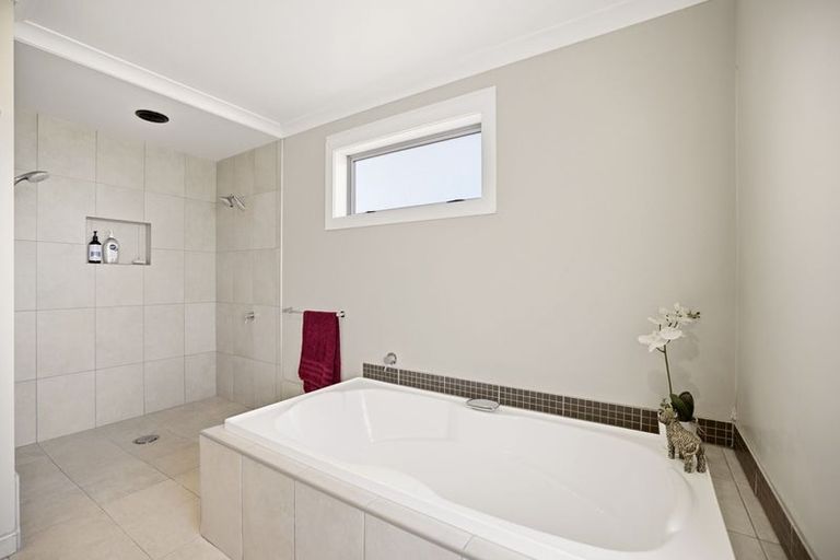 Photo of property in 18 Heathglen Avenue, Parklands, Christchurch, 8083