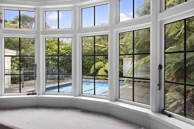 Photo of property in 10 Hillview Crescent, Paparangi, Wellington, 6037