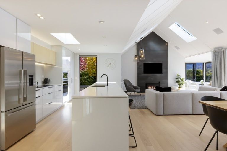 Photo of property in 2 Owen Marshall Lane, Arrowtown, 9371